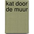 Kat door de muur