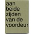 Aan beide zijden van de voordeur