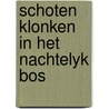 Schoten klonken in het nachtelyk bos door Veenhof