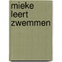 Mieke leert zwemmen