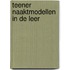 Teener naaktmodellen in de leer
