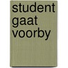 Student gaat voorby by Berkhof