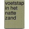 Voetstap in het natte zand door E.E.C. JellemA