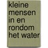 Kleine mensen in en rondom het water
