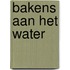 Bakens aan het water