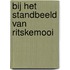 Bij het standbeeld van Ritskemooi