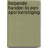 Helpende handen bij een sportvereniging