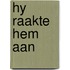 Hy raakte hem aan
