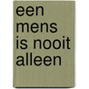 Een mens is nooit alleen by A.I.M. Hoepelman