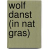 Wolf danst (in nat gras) door M. Hoogeboom