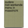 Oudere niet-werkende mens in maastricht door Doorten