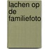 Lachen op de familiefoto