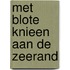 Met blote knieen aan de zeerand
