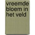 Vreemde bloem in het veld