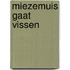 Miezemuis gaat vissen