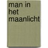 Man in het maanlicht