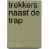 Trekkers naast de trap