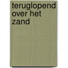 Teruglopend over het zand door Stephanie Dowrick