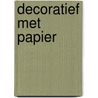 Decoratief met papier door L. Barker