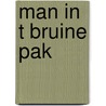 Man in t bruine pak