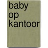 Baby op kantoor door J. Greene