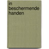 In beschermende handen by J. Matthews