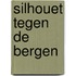 Silhouet tegen de bergen
