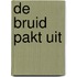 De bruid pakt uit
