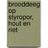 Brooddeeg op styropor, hout en riet