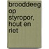 Brooddeeg op styropor, hout en riet