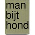 Man bijt hond