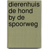 Dierenhuis de hond by de spoorweg door Lynn Hall