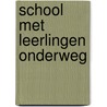 School met leerlingen onderweg door Luyn