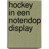 Hockey in een notendop display by M. Donners