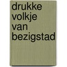 Drukke volkje van bezigstad by Huck Scarry