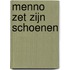 Menno zet zijn schoenen