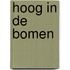 Hoog in de bomen