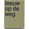 Leeuw op de weg door Zijlstra
