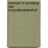 Mensen in schaduw van cruycebroedershof door Bazuin