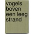 Vogels boven een leeg strand