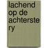 Lachend op de achterste ry