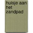 Huisje aan het zandpad