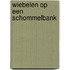Wiebelen op een schommelbank