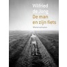 Man en zijn fiets door Wilfried de Jong