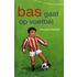 Bas gaat op voetbal