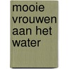 Mooie vrouwen aan het water