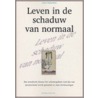 Leven in de schaduw van Normaal by J. Westerlaken