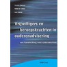 Vrijwilligers en beroepskrachten in ouderenadvisering door H. van Lieshout