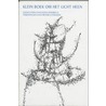 Klein boek om het licht heen