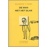 De man met het glas door Maarten 't Hart